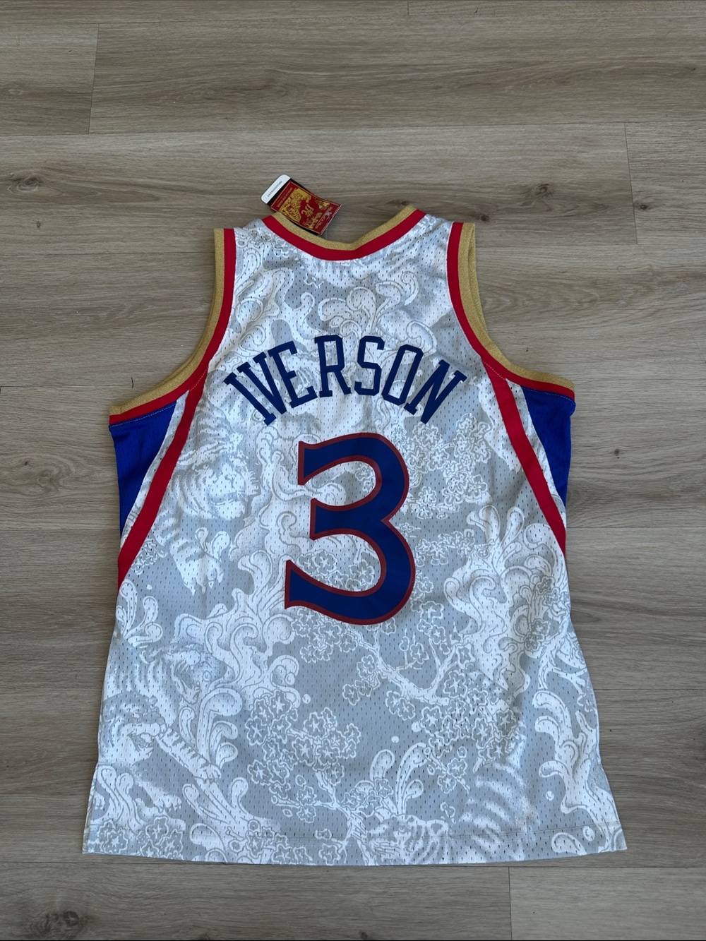 Mitchell & Ness Iverson Hardwood Classics 1996/97 Lunar New Year Swingman Jersey - Picture 7 of 7
